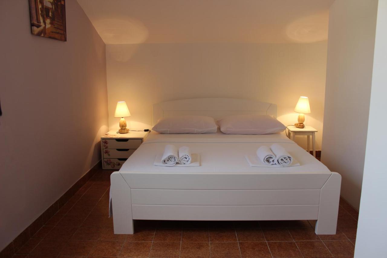 Apartments Petrada Omiš Quarto foto