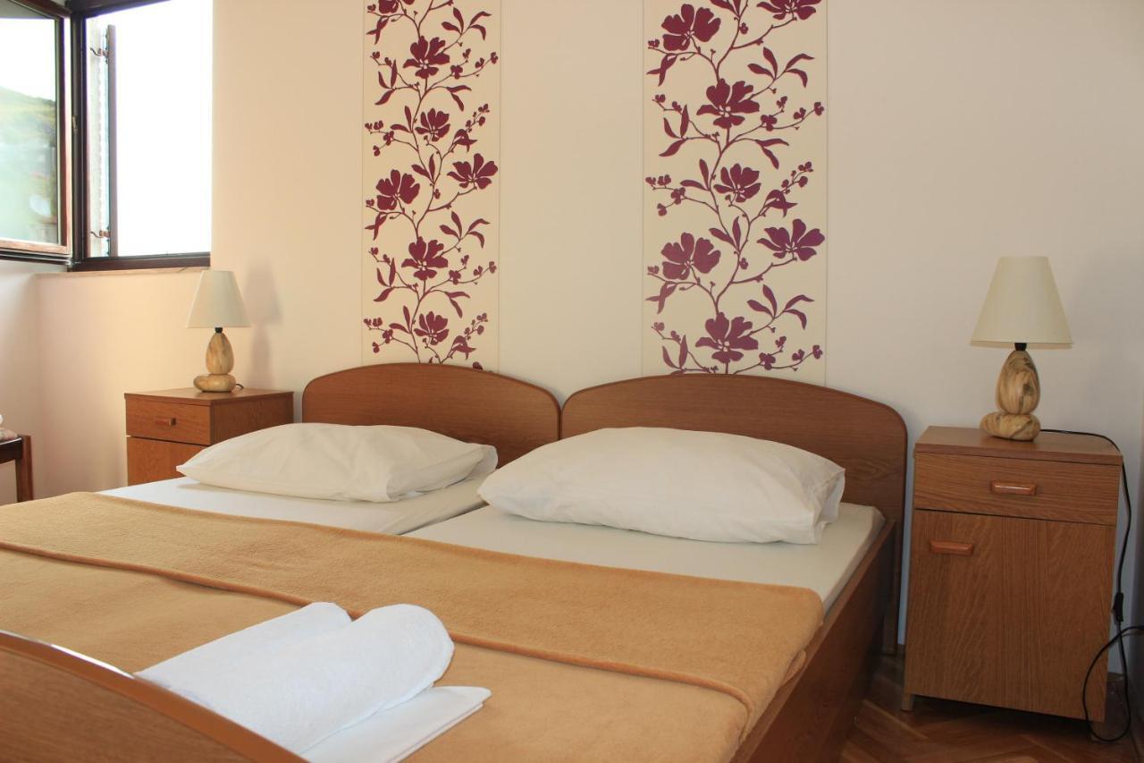 Apartments Petrada Omiš Quarto foto